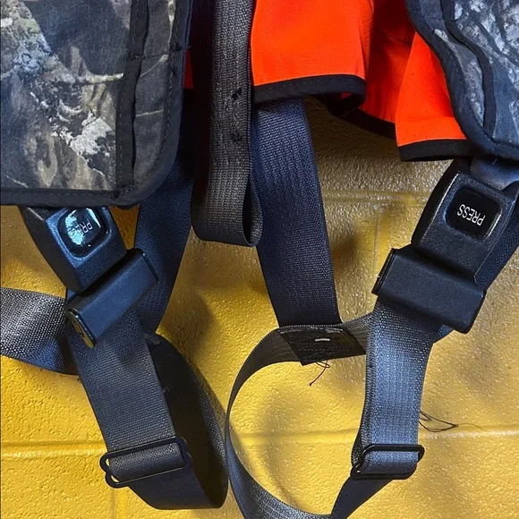 Hunter Safety System tree stand harness - Picture 5 of 11